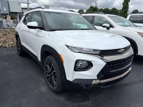 Used 2023 Chevrolet TrailBlazer ACTIV w/ Sun and Liftgate Package AWD/4WD image 3