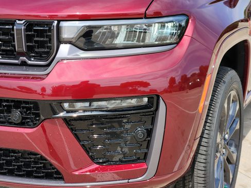 New 2026 Jeep Grand Cherokee L Limited AWD/4WD image 6