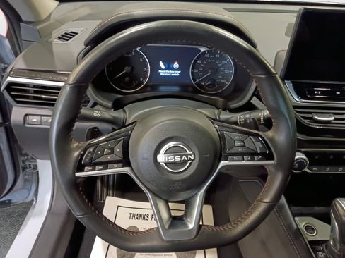 Used 2024 Nissan Altima 2.5 SR w/ SR Premium Package FWD image 10