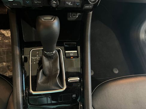 Used 2025 Jeep Compass Limited image 41