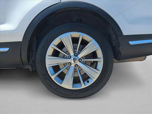 Used 2018 Ford Explorer Limited image 20