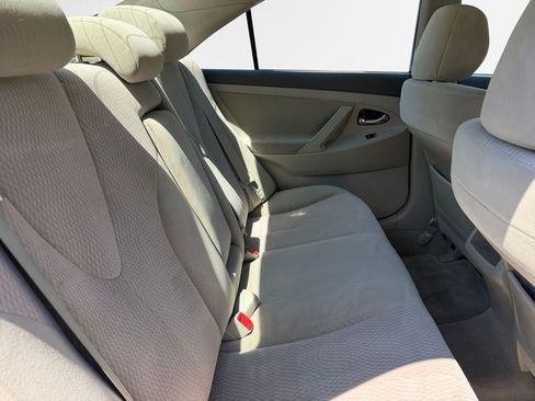Used 2010 Toyota Camry LE FWD image 23