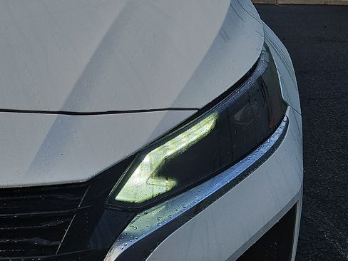 Certified 2023 Nissan Altima 2.5 SV FWD image 9