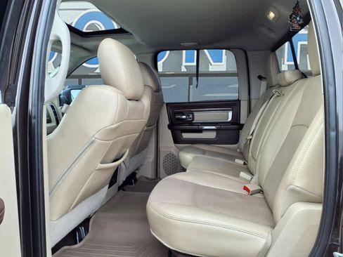 Used 2017 RAM 1500 Laramie w/ Convenience Group image 7