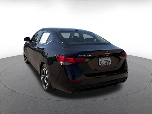 Used 2025 Nissan Sentra SV FWD image 10