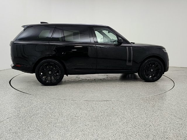 Used 2025 Land Rover Range Rover Long Wheelbase SE AWD/4WD image 4