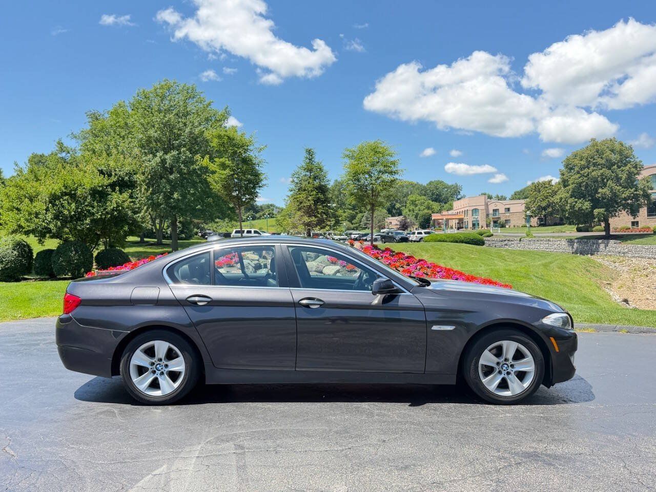 Used 2013 BMW 528i xDrive Sedan AWD/4WD image 2