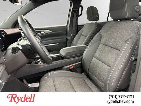 Used 2025 Chevrolet Traverse LT w/ Sun and Wheel Package image 10