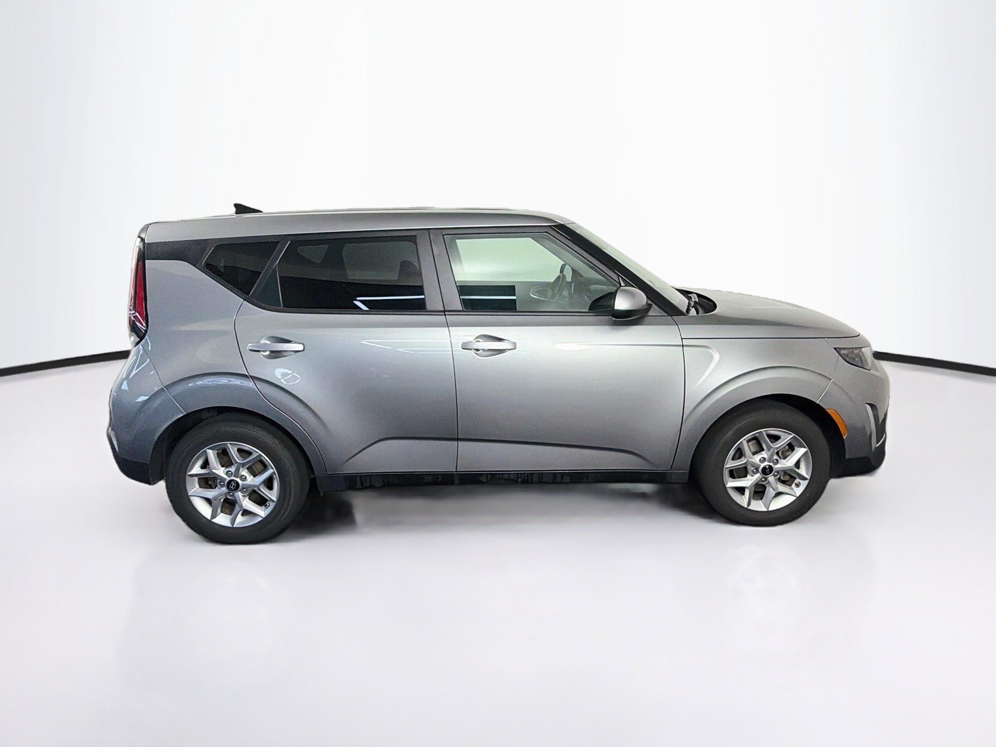 Used 2025 Kia Soul LX w/ LX Technology Package FWD image 10