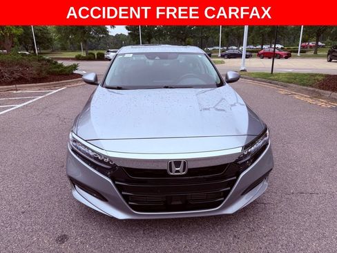 Used 2018 Honda Accord Touring image 2