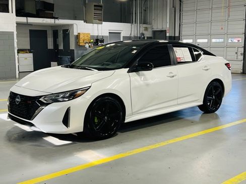 Used 2024 Nissan Sentra SR w/ Trunk Package image 13