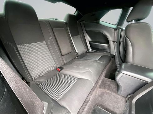 Used 2016 Dodge Challenger SXT RWD image 27
