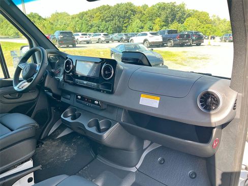 New 2025 Mercedes-Benz Sprinter 2500 image 23