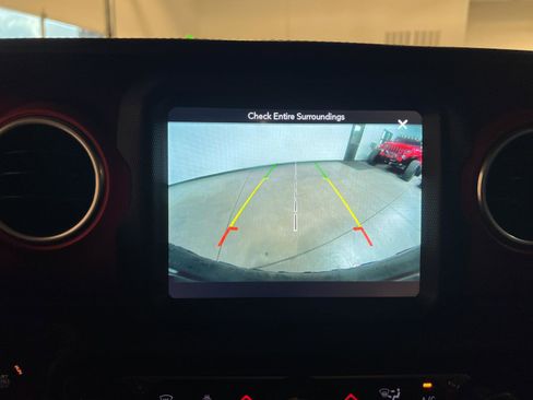 Used 2018 Jeep Wrangler Rubicon AWD/4WD image 18
