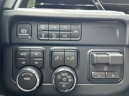 Used 2026 Chevrolet Tahoe Premier w/ Sun And Tow Package AWD/4WD image 33