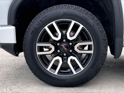 Used 2023 GMC Sierra 1500 AT4 w/ AT4 Premium Package AWD/4WD image 8