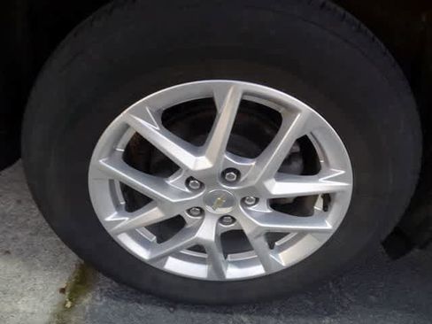 Used 2024 Chevrolet Equinox LT image 24