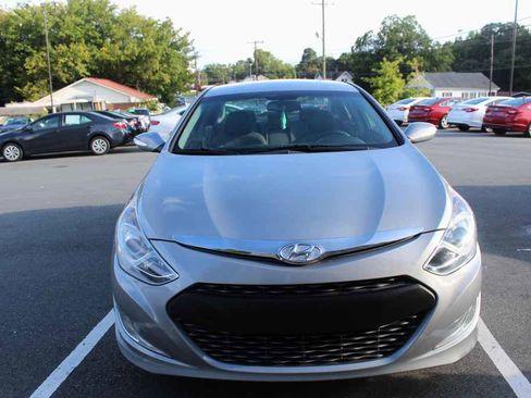Used 2014 Hyundai Sonata Hybrid image 2