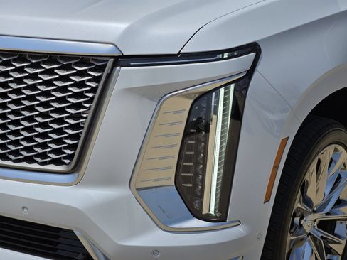 New 2026 Cadillac Escalade Platinum Luxury w/ LPO, Radiant Package AWD/4WD image 9