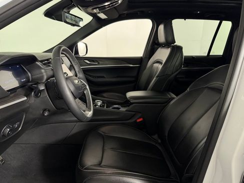 Used 2024 Jeep Grand Cherokee Limited w/ Luxury Tech Group II image 23