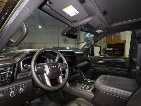 Used 2024 GMC Sierra 2500 AT4 w/ AT4 Premium Plus Package AWD/4WD image 9