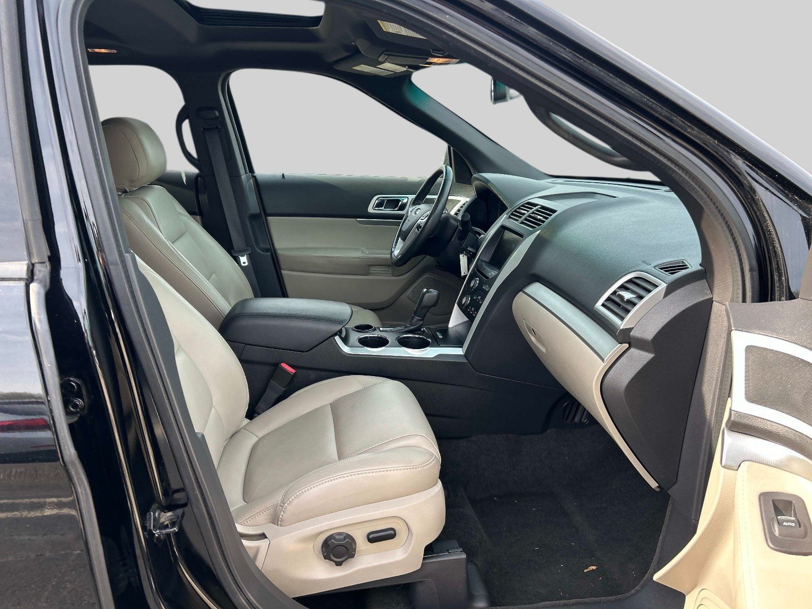 Used 2012 Ford Explorer XLT FWD image 16