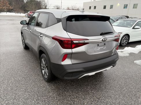 Used 2021 Kia Seltos LX image 5