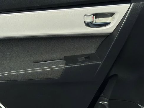 Used 2019 Toyota Corolla LE FWD image 18