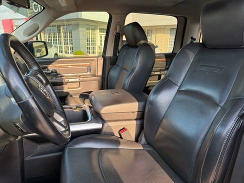 Used 2016 RAM 1500 Laramie w/ Convenience Group image 9