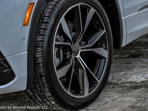 Used 2024 Volkswagen Tiguan SEL R-Line image 4