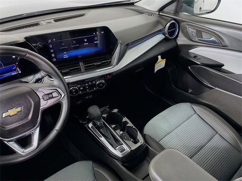 Certified 2025 Chevrolet Trax LT w/ LT Convenience Package image 26