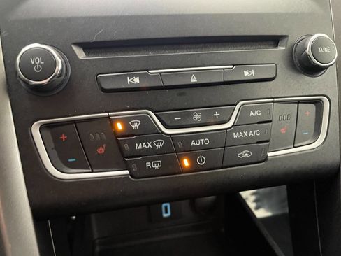 Used 2017 Ford Fusion SE w/ Equipment Group 602A image 32