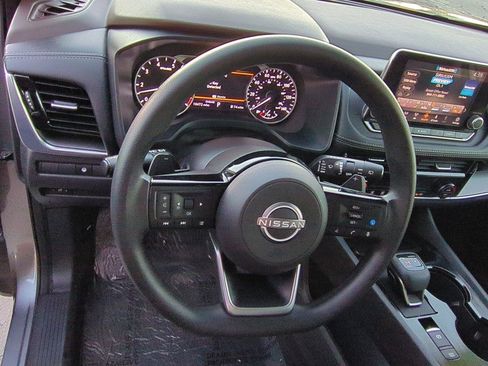 Certified 2022 Nissan Rogue SV image 11