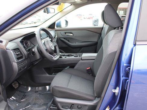 Used 2023 Nissan Rogue SV image 16