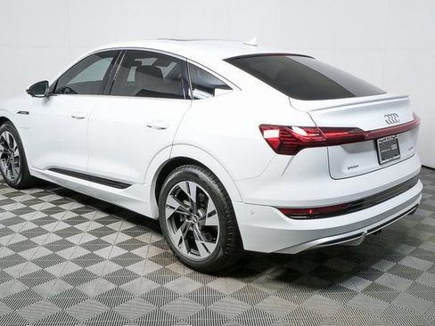 Used 2021 Audi e-tron Prestige w/ Prestige Package image 31