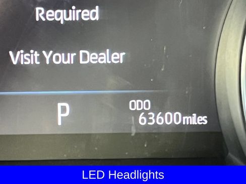 Used 2018 Toyota Camry XLE FWD image 2
