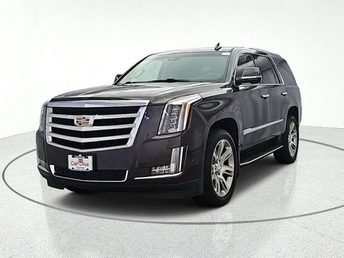 Used 2018 Cadillac Escalade Luxury AWD/4WD image 2