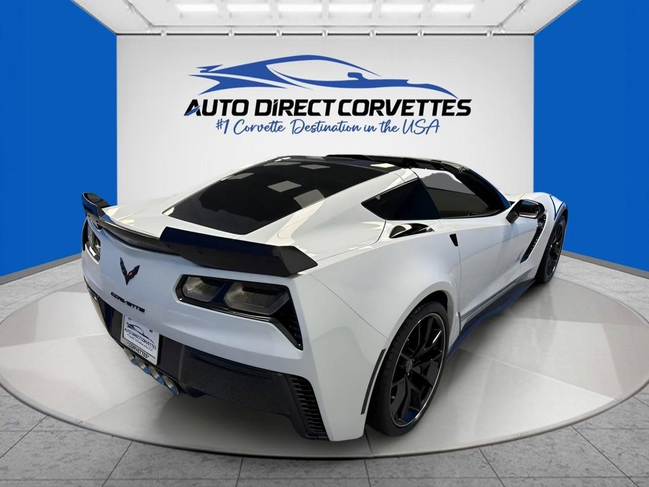 Used 2018 Chevrolet Corvette Z06 w/ Carbon 65 Edition RWD image 9