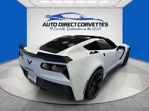 Used 2018 Chevrolet Corvette Z06 w/ Carbon 65 Edition RWD image 9