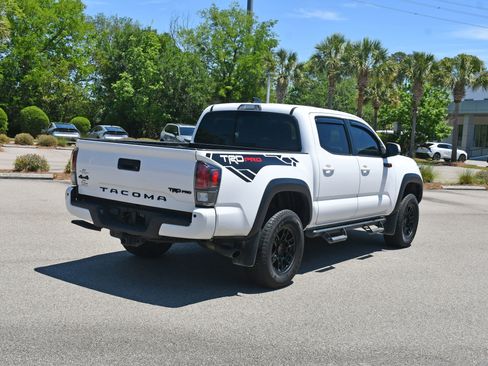 Used 2022 Toyota Tacoma SR5 w/ Technology Package RWD image 3
