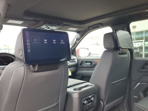 New 2026 GMC Yukon XL Denali w/ Denali Reserve Package AWD/4WD image 8