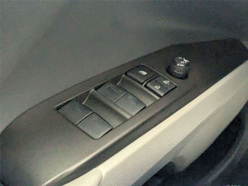 Used 2023 Toyota Camry SE FWD image 12