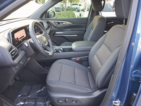 Used 2025 Chevrolet Traverse LT FWD image 14