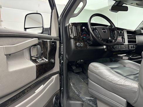 Used 2020 GMC Savana 2500 Extended w/ Enhanced Convenience Package RWD image 17