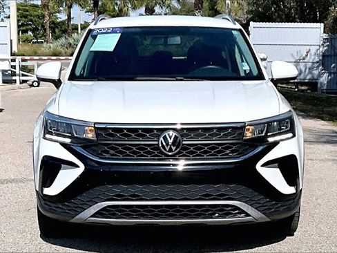 Certified 2022 Volkswagen Taos SE image 10