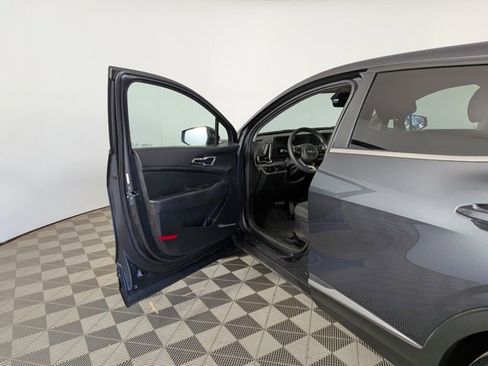 Used 2023 Kia Sportage LX image 14