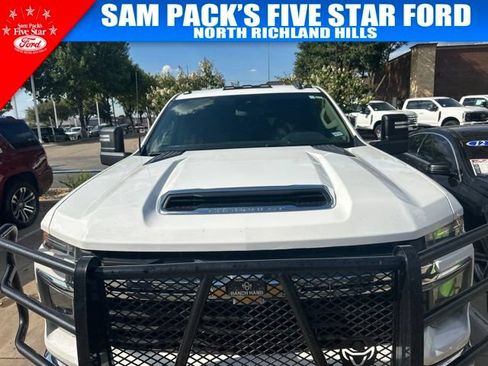 Used 2024 Chevrolet Silverado 2500 LT AWD/4WD image 2