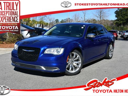 Used 2019 Chrysler 300 Touring w/ Chrome Appearance Package image 1