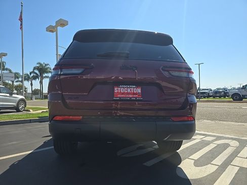 New 2025 Jeep Grand Cherokee L Altitude image 12