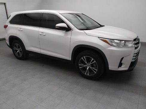 Used 2019 Toyota Highlander LE image 11